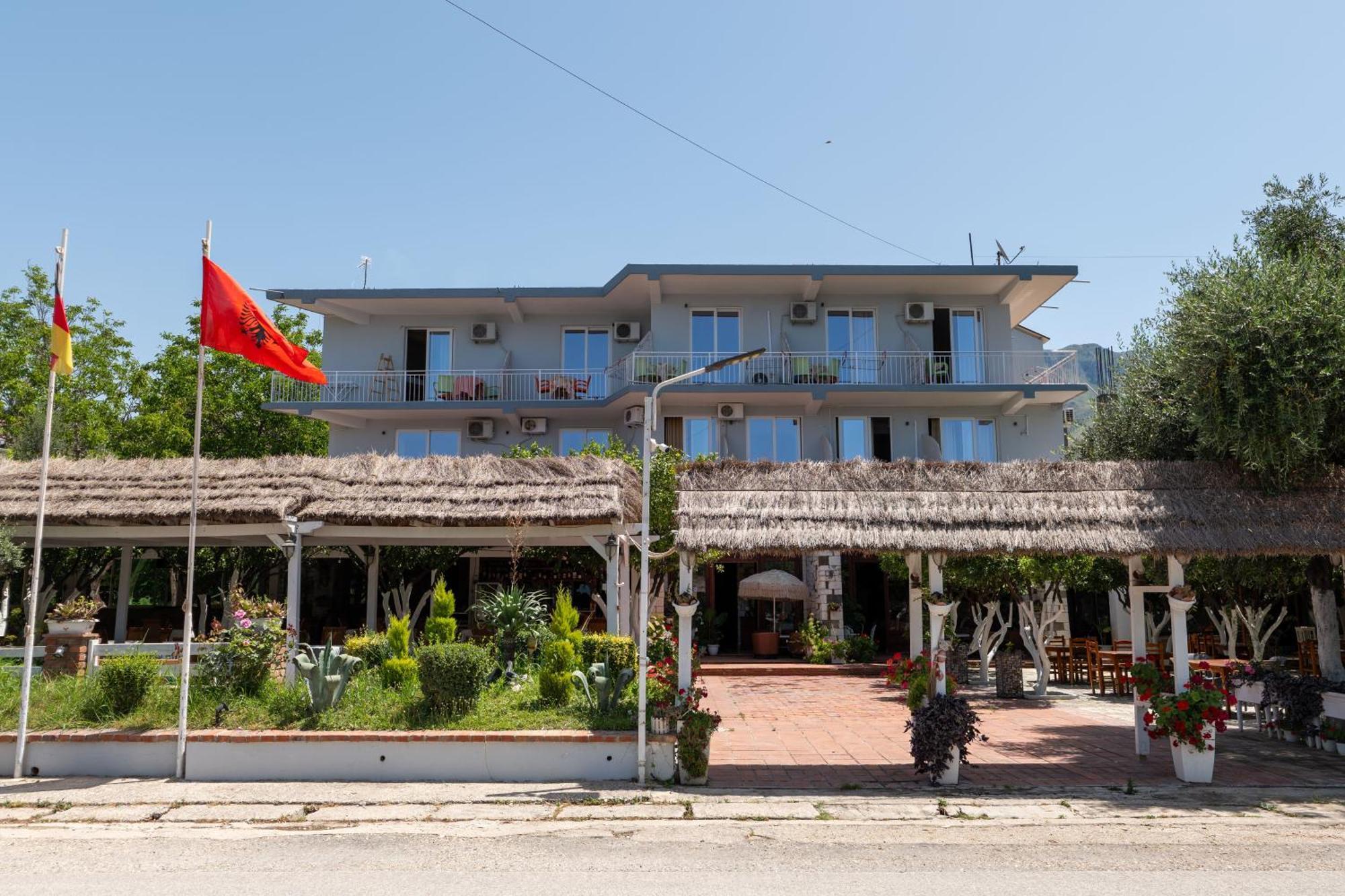 Hotel Nika Радима Экстерьер фото