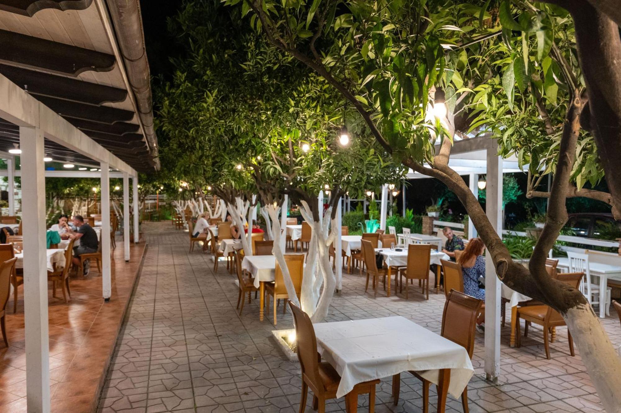Hotel Nika Радима Экстерьер фото