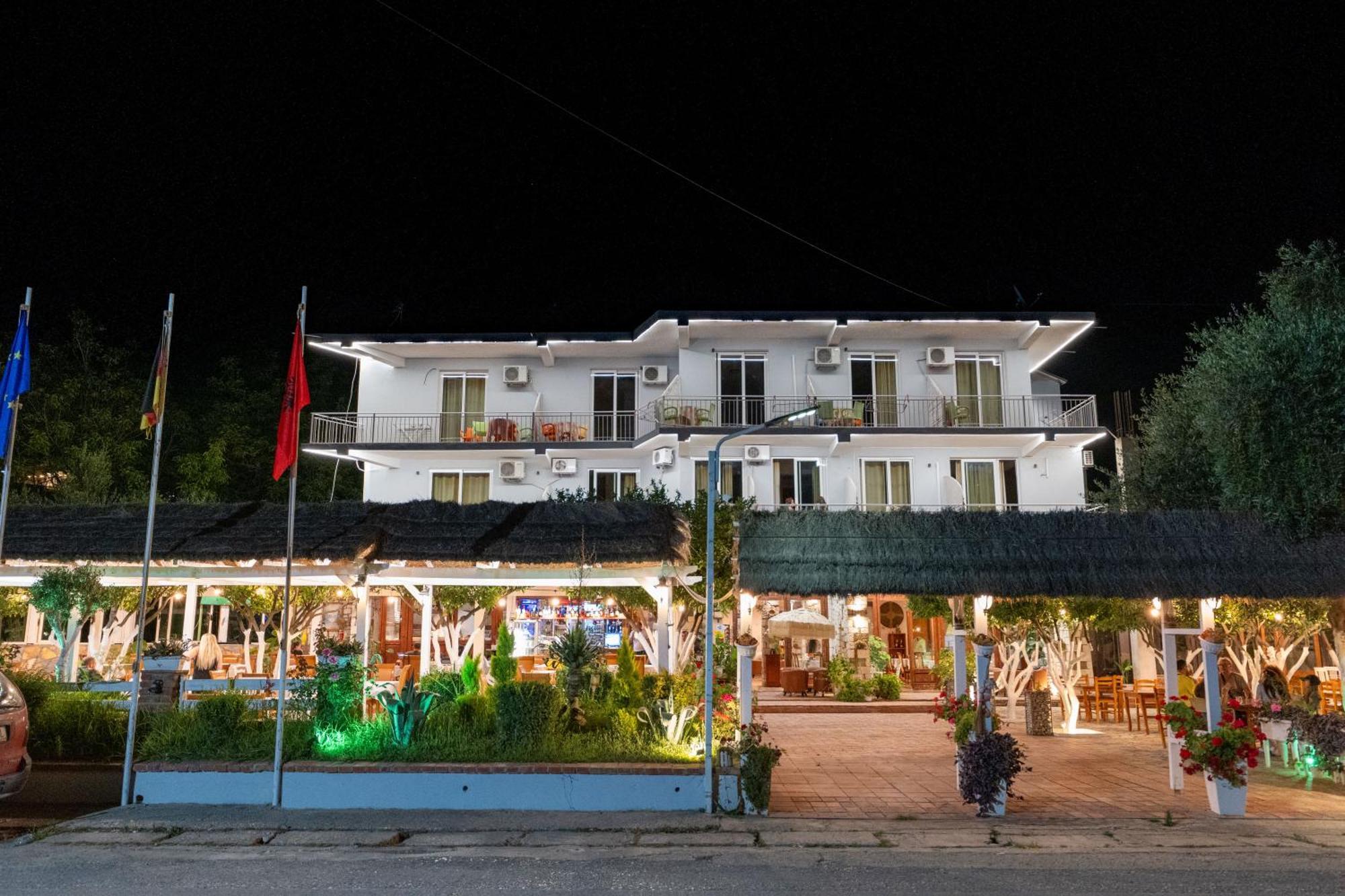 Hotel Nika Радима Экстерьер фото