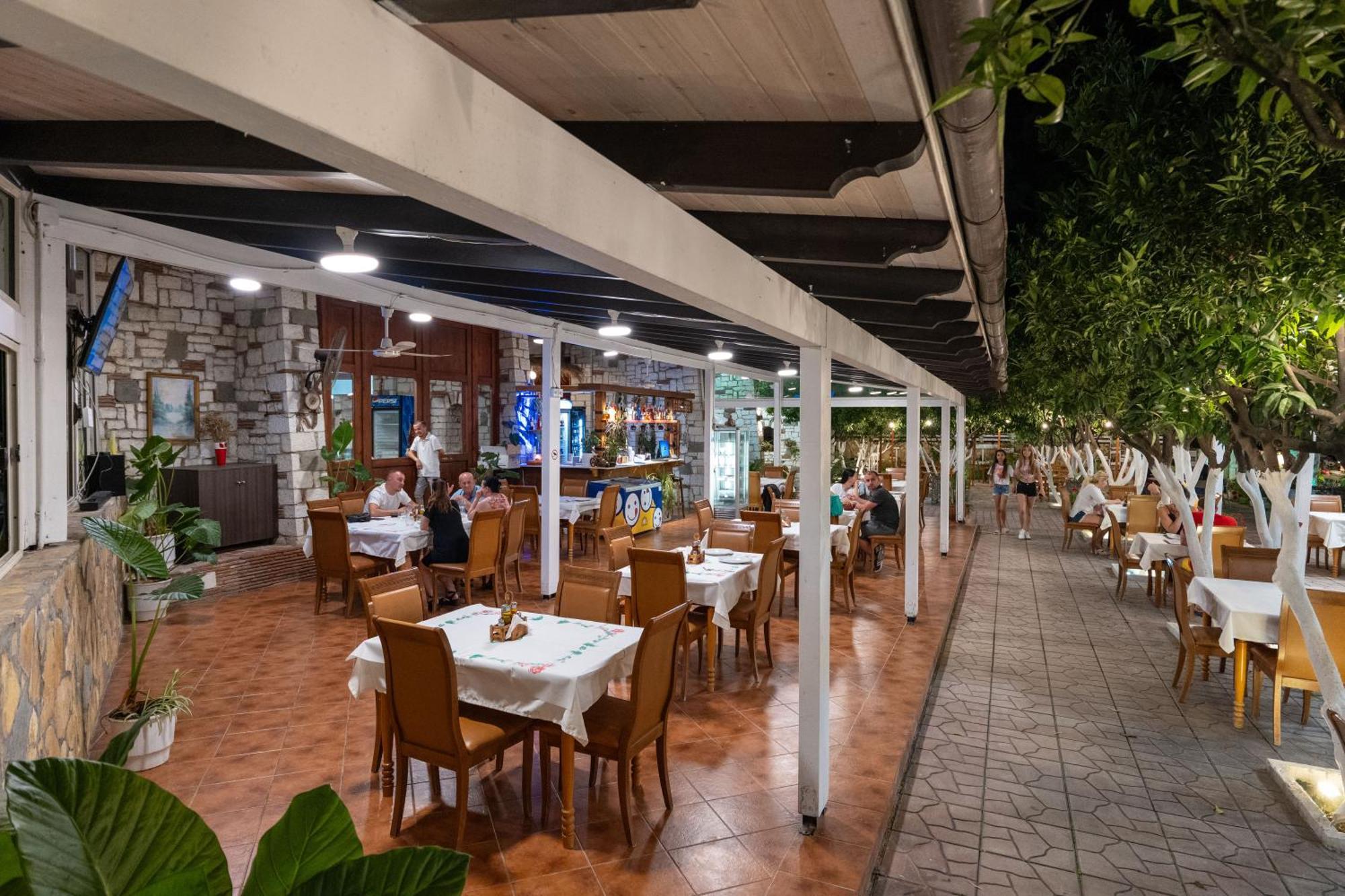Hotel Nika Радима Экстерьер фото