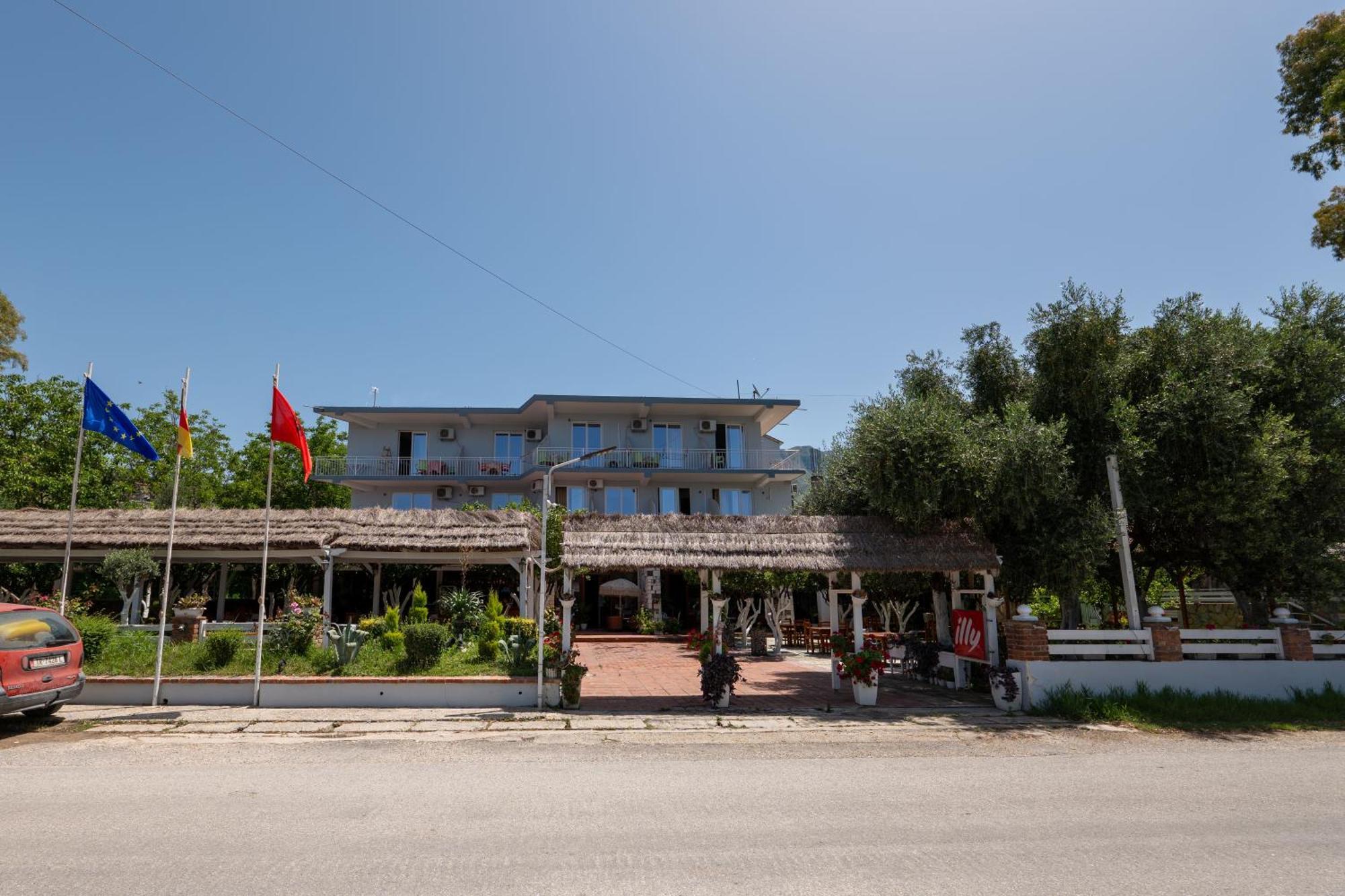 Hotel Nika Радима Экстерьер фото