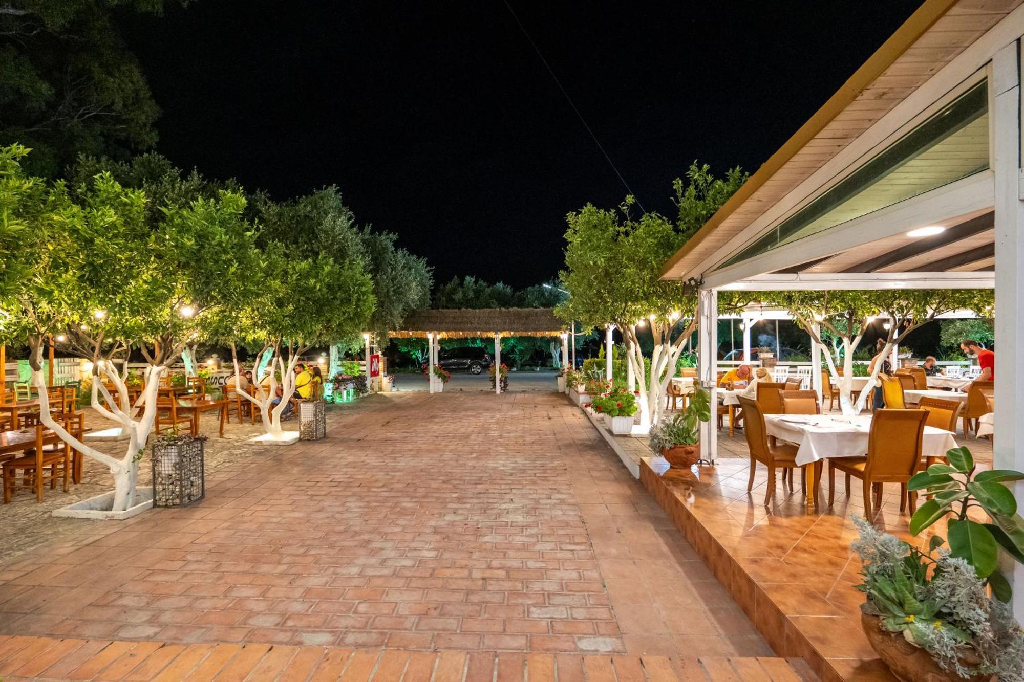 Hotel Nika Радима Экстерьер фото