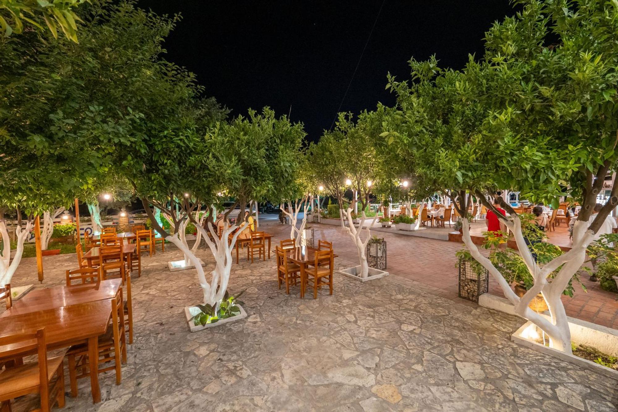 Hotel Nika Радима Экстерьер фото