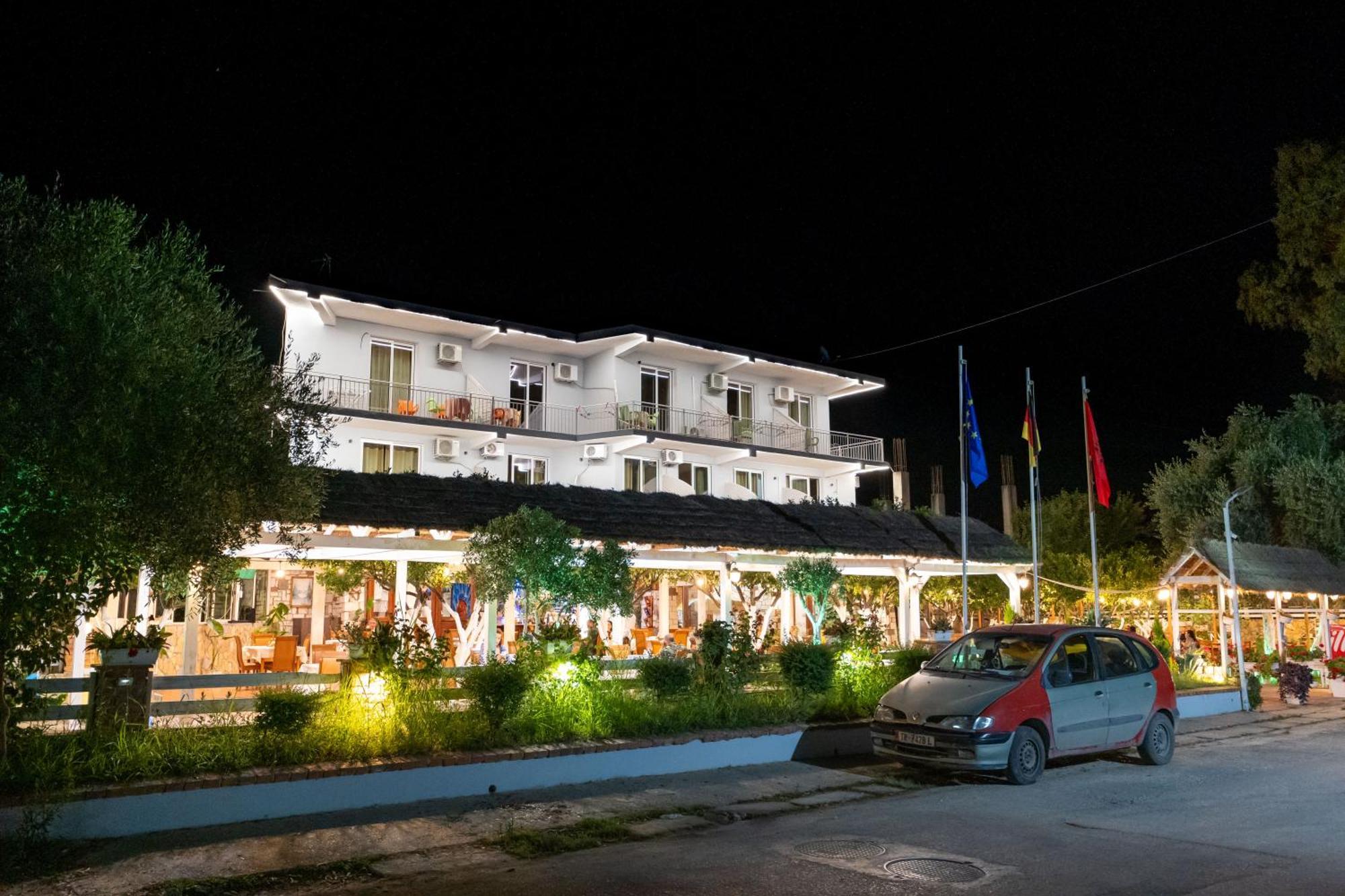 Hotel Nika Радима Экстерьер фото