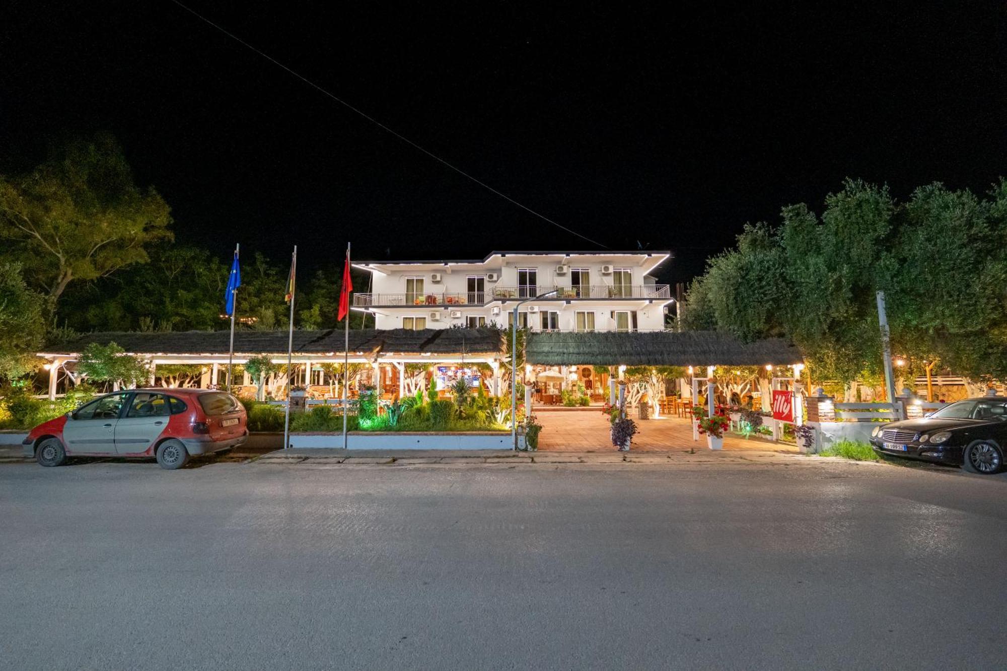 Hotel Nika Радима Экстерьер фото