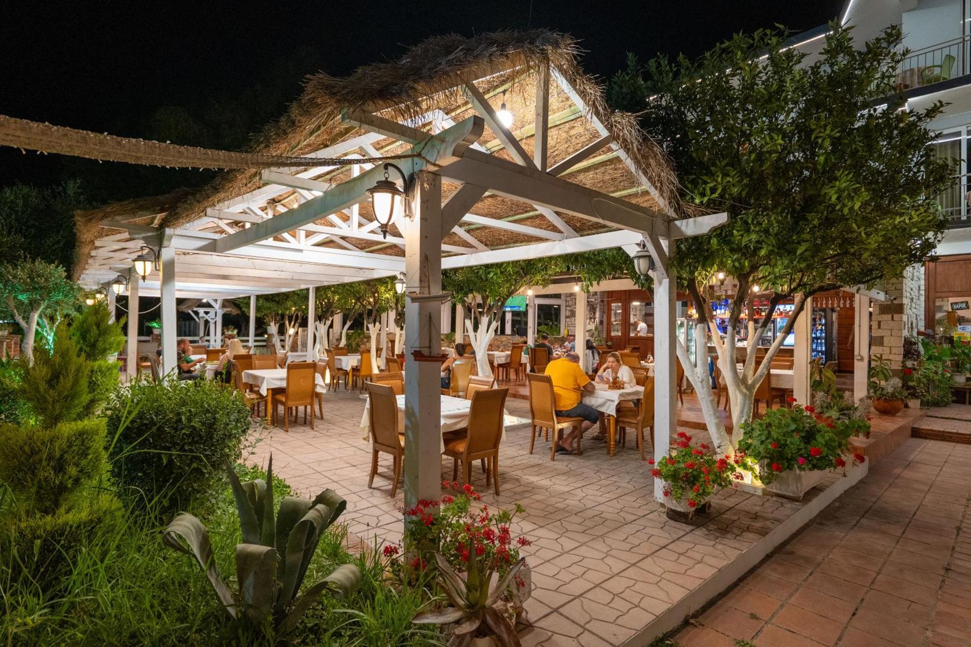 Hotel Nika Радима Экстерьер фото