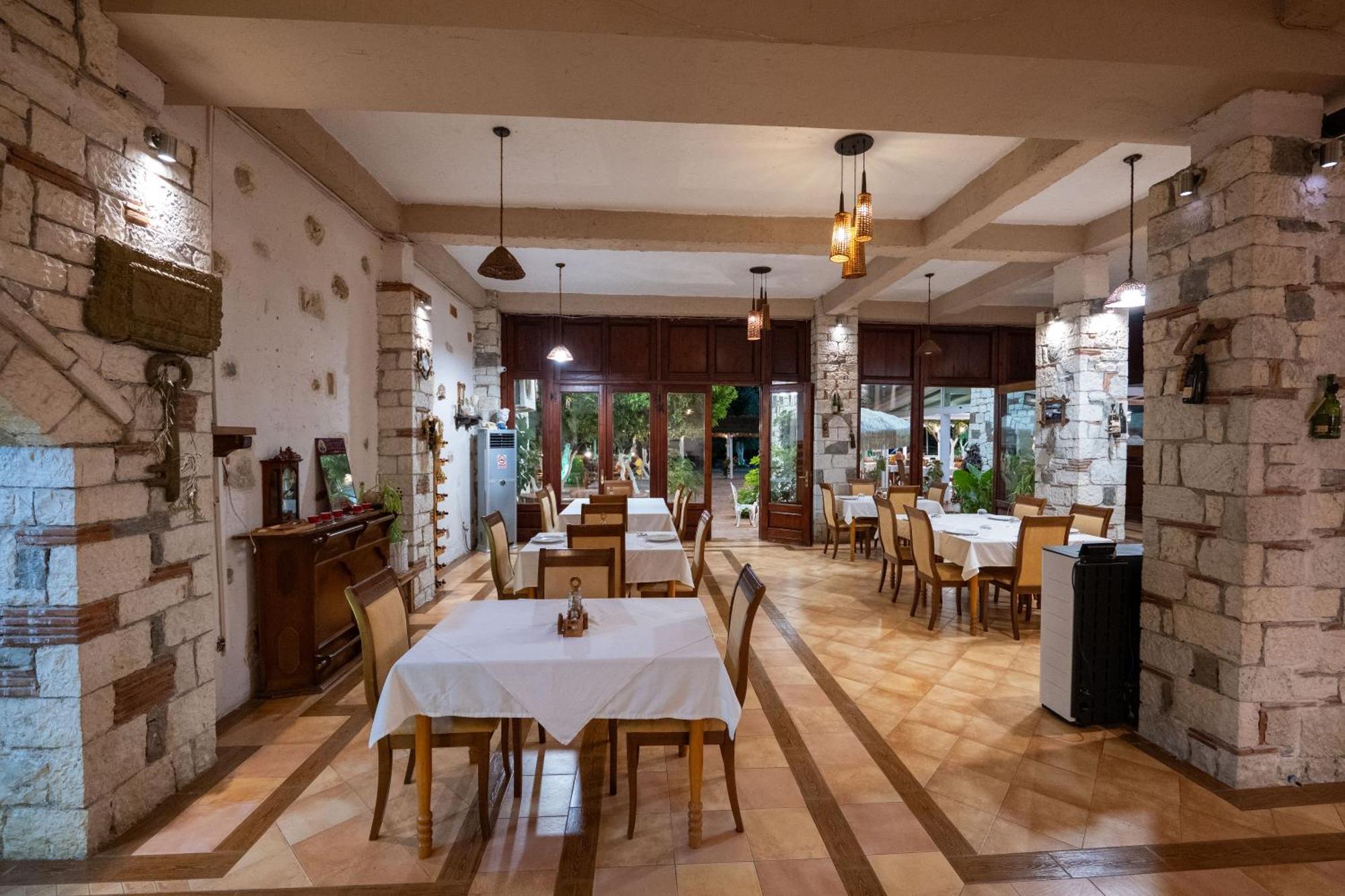 Hotel Nika Радима Экстерьер фото