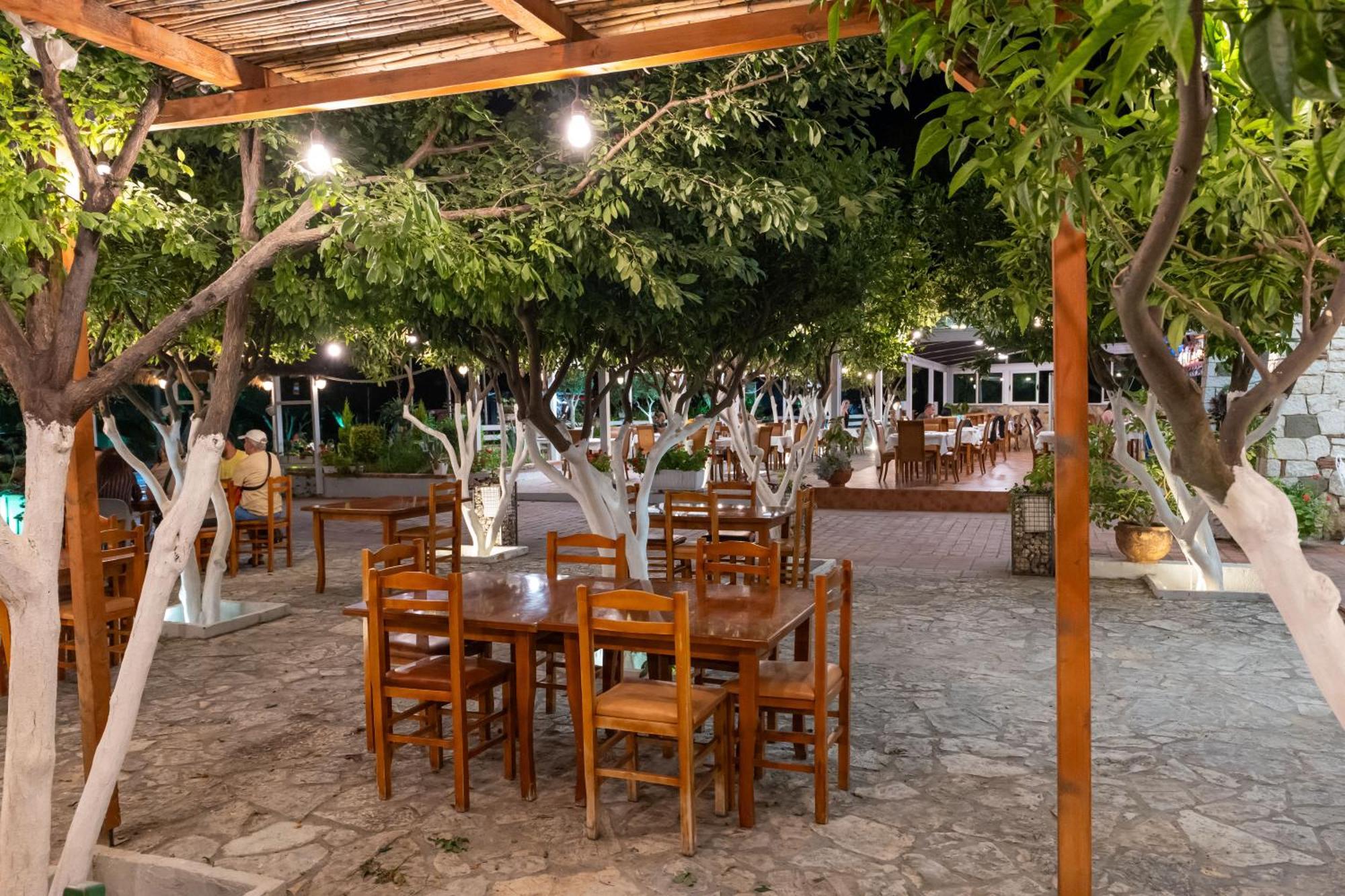 Hotel Nika Радима Экстерьер фото