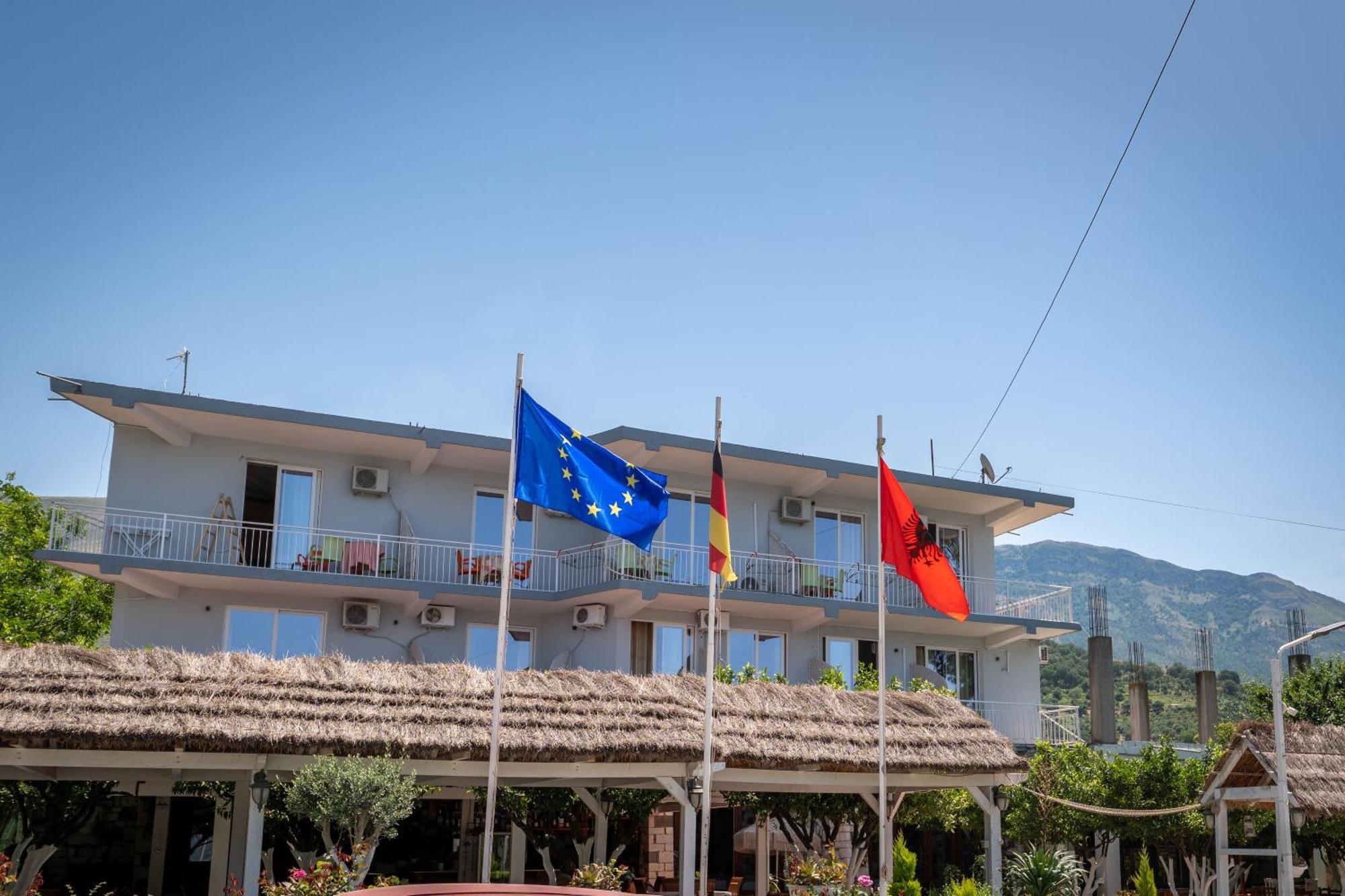 Hotel Nika Радима Экстерьер фото
