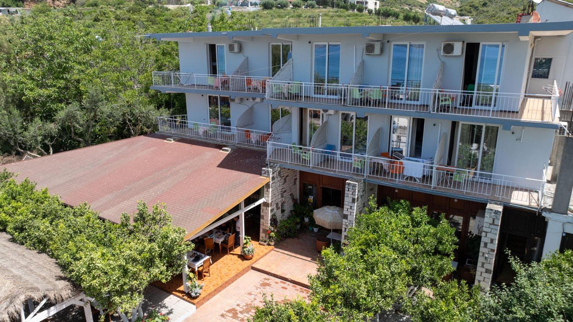 Hotel Nika Радима Экстерьер фото